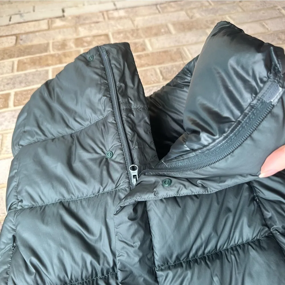 Uniqlo Women’s Ultra light down  turquoise/emerald puffer jacket size small - Image 5