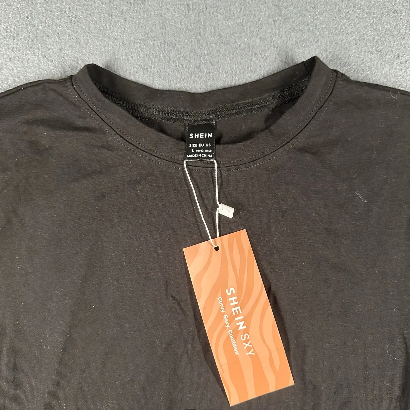 SHEIN SXY Crop Top Womens Large Black Ripped Cut Out Front Tee‎ Short Sleeve NWT - Image 4