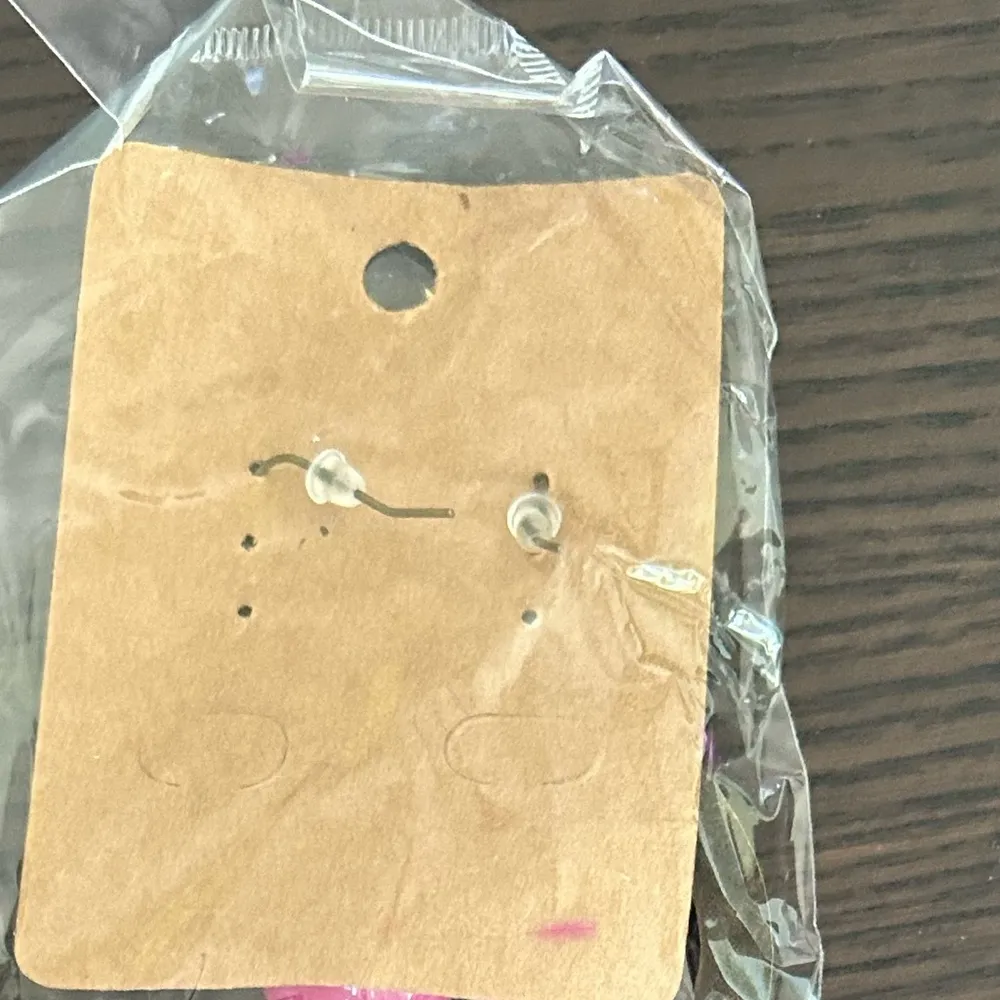 Pink Feather Dangle Earrings - Image 4