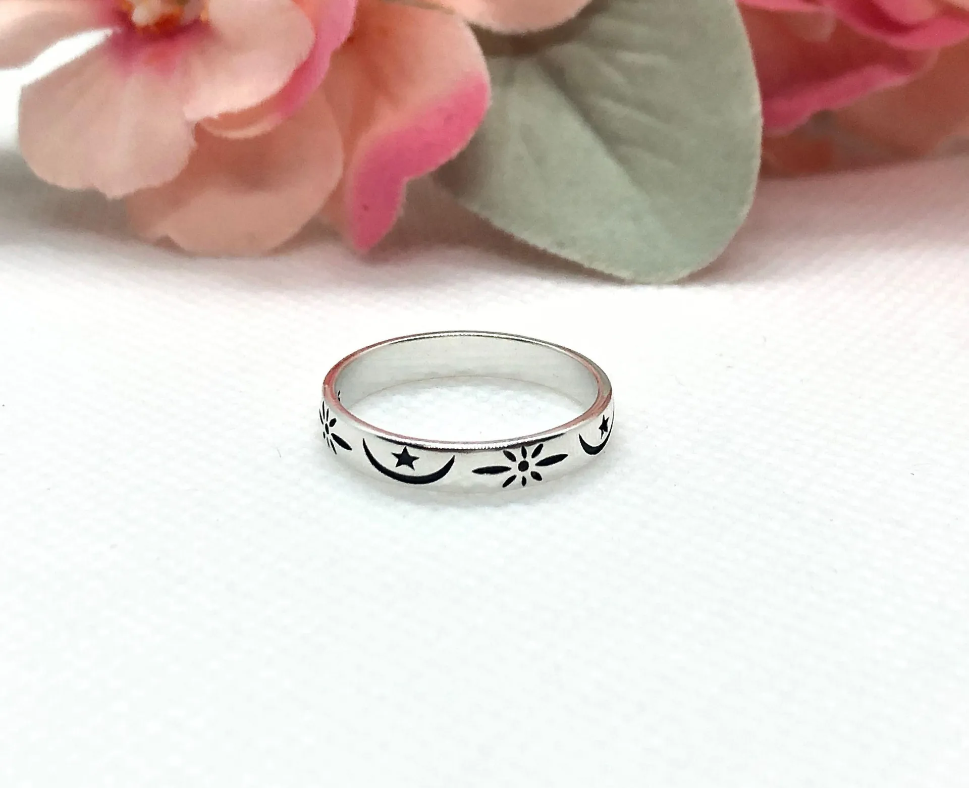 Light Up the Sky Ring Size 8 Silver - Image 2