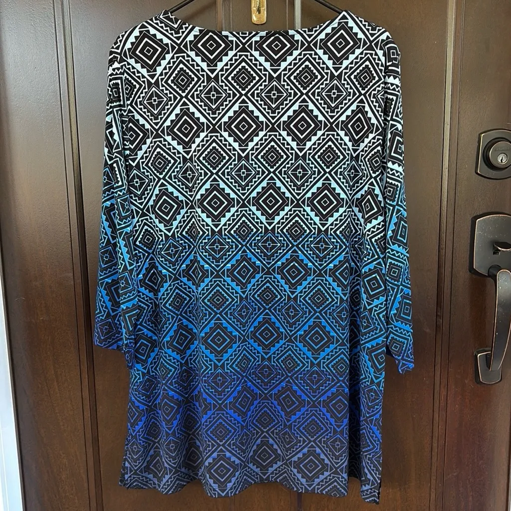 NWT CJ Banks Tunic Top Geometric Print Blue Black 1X Retail $45.00 - Image 9