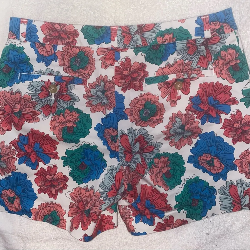 Banana Republic Women's Multi-color Floral Shorts Size 2. Waist is 15” - Image 6