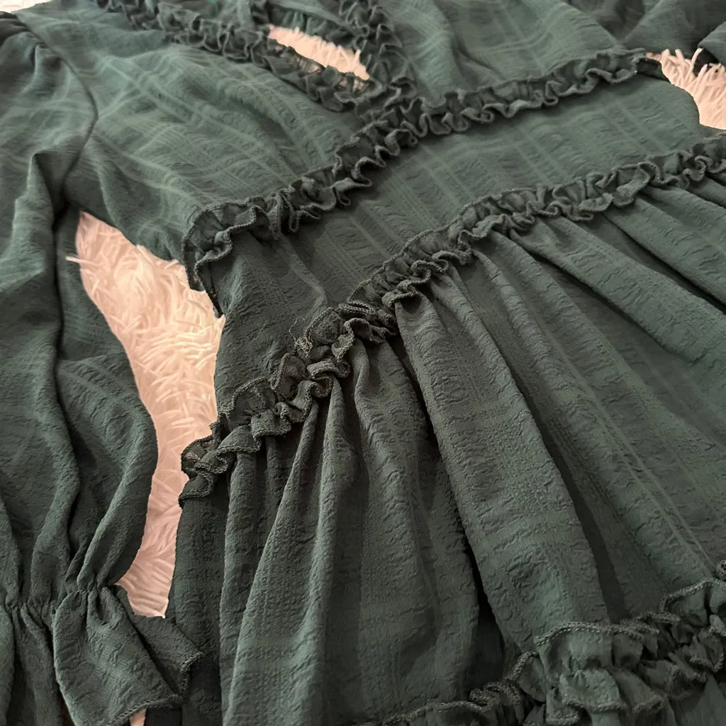 Emerald Green Ruffle Tiered Mini Dress Long Sleeve Cutout Size M - Image 11