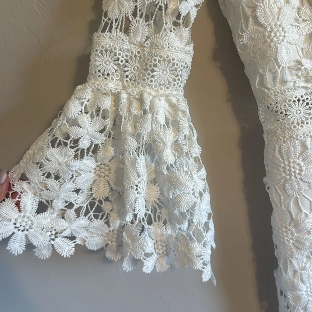 Alexia admor ladies white crochet lace dress bell long sleeves dress size medium - Image 5