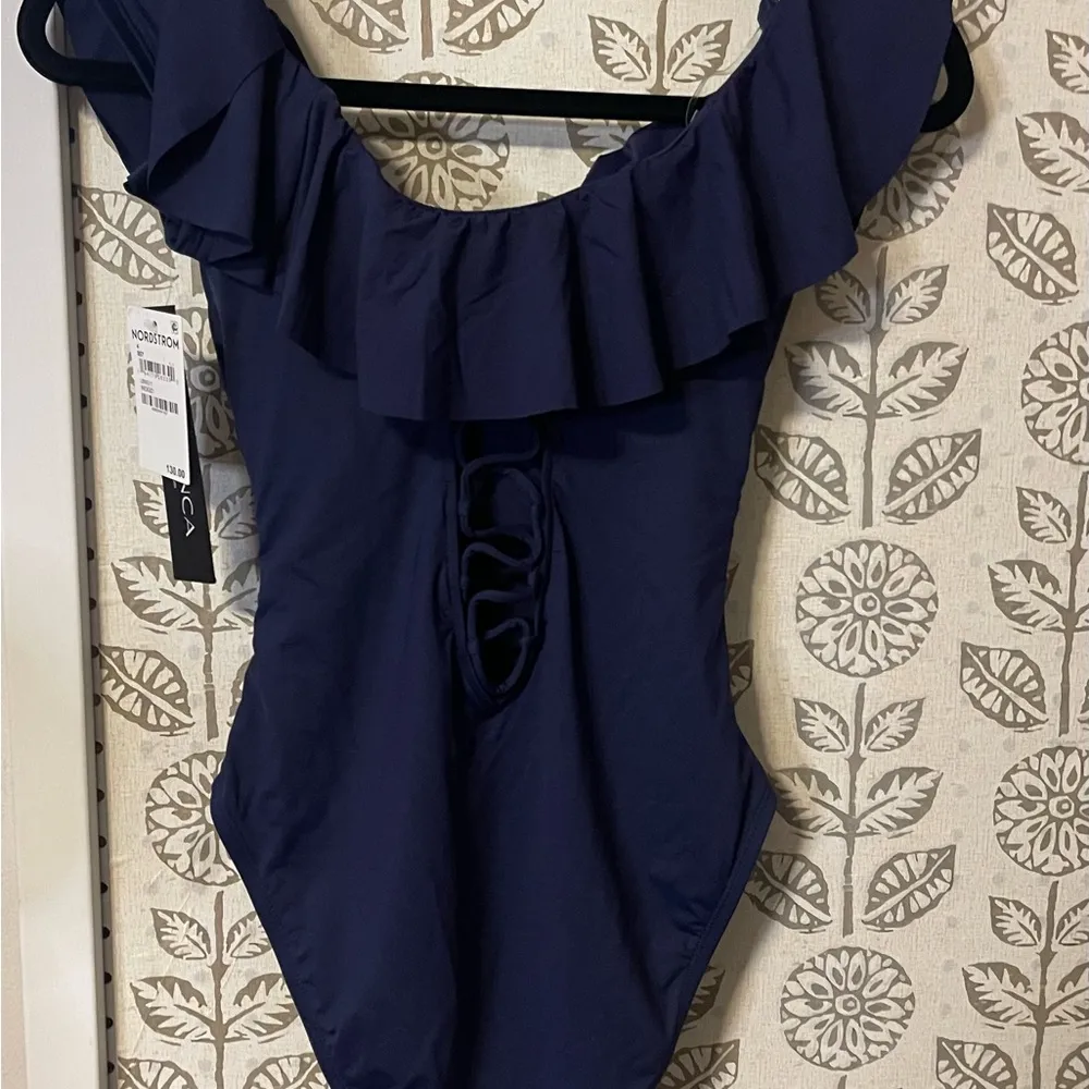 La Blanca Island Goddess Off-The-Shoulder Ruffled Tummy-Control Swimsuit Size 4 - Image 7