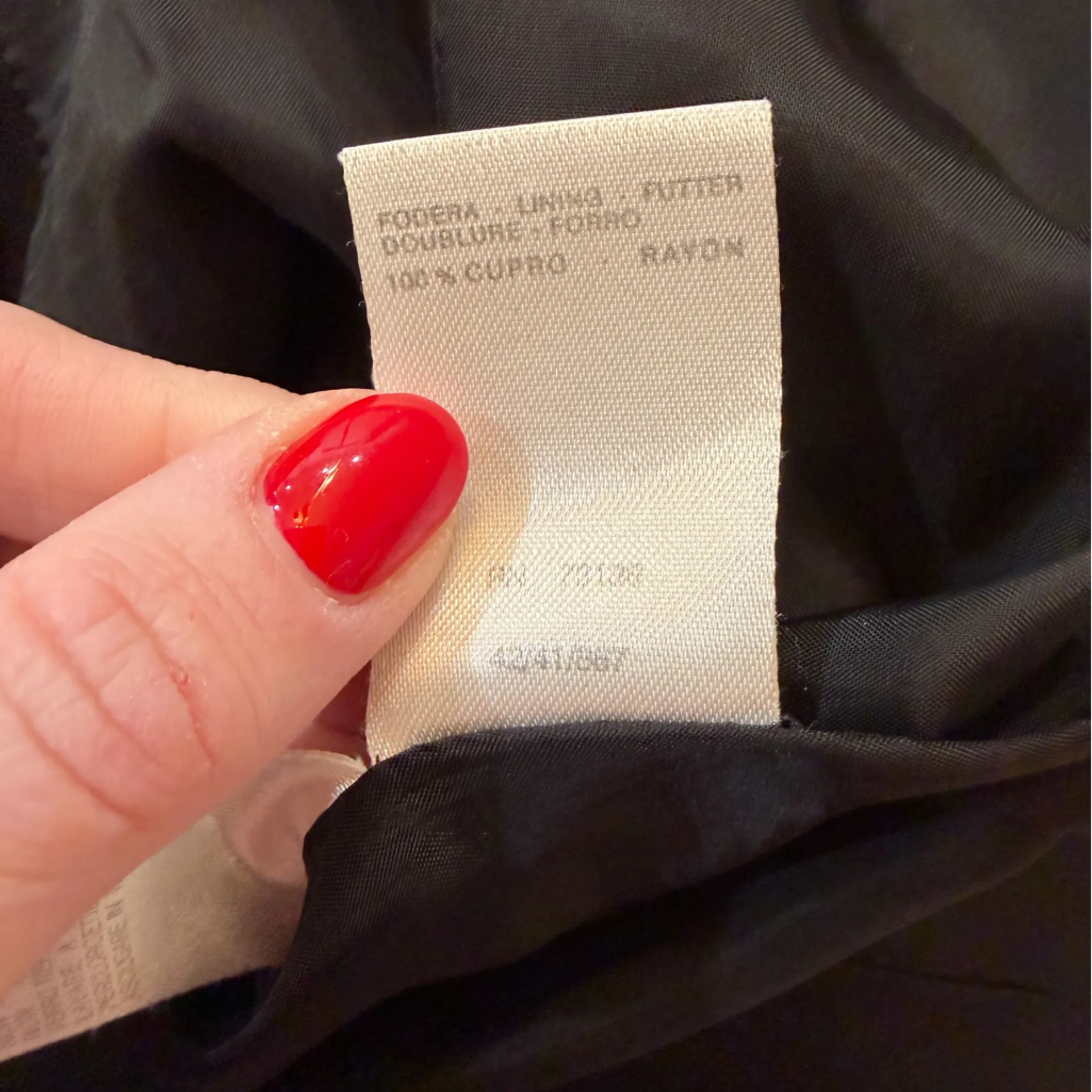 Max Mara  Classic Black Fitted Blazer - Image 6