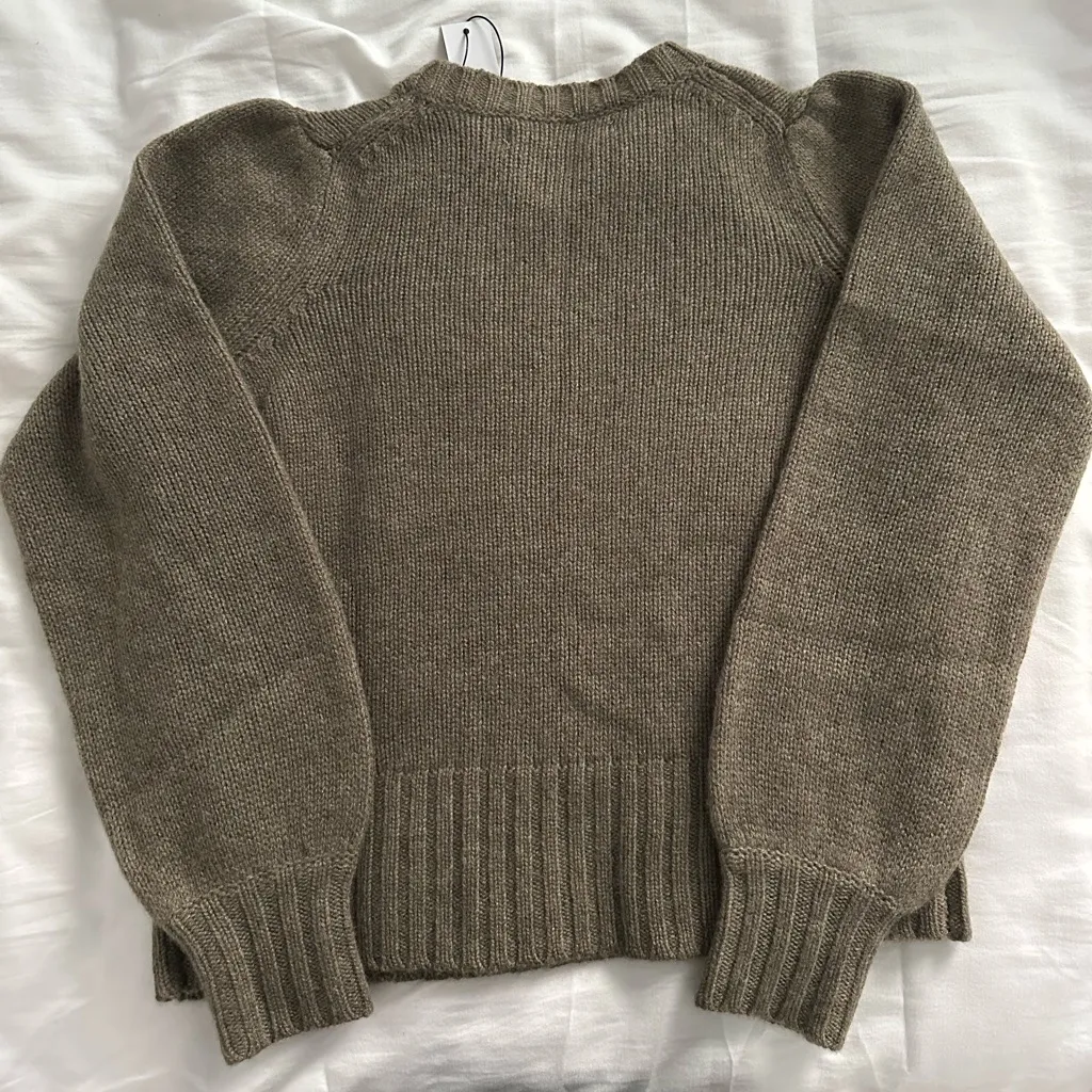 NWT 100% Cashmere Green Sweater - Image 3