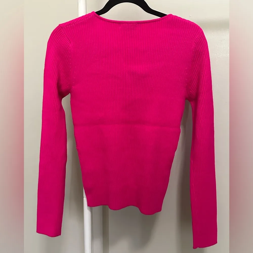 White Birch Pink Ribbed Longsleeve Sweater with Front Twist size small - Image 4