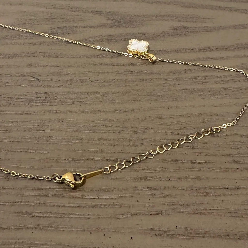 NWOT Clover Reversible Necklace Black - Image 5