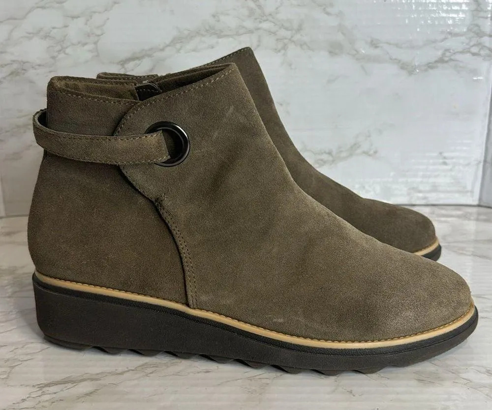 Clarks Women's Sharon Spring Olive Suede ankle Boots size 9M - Image 5