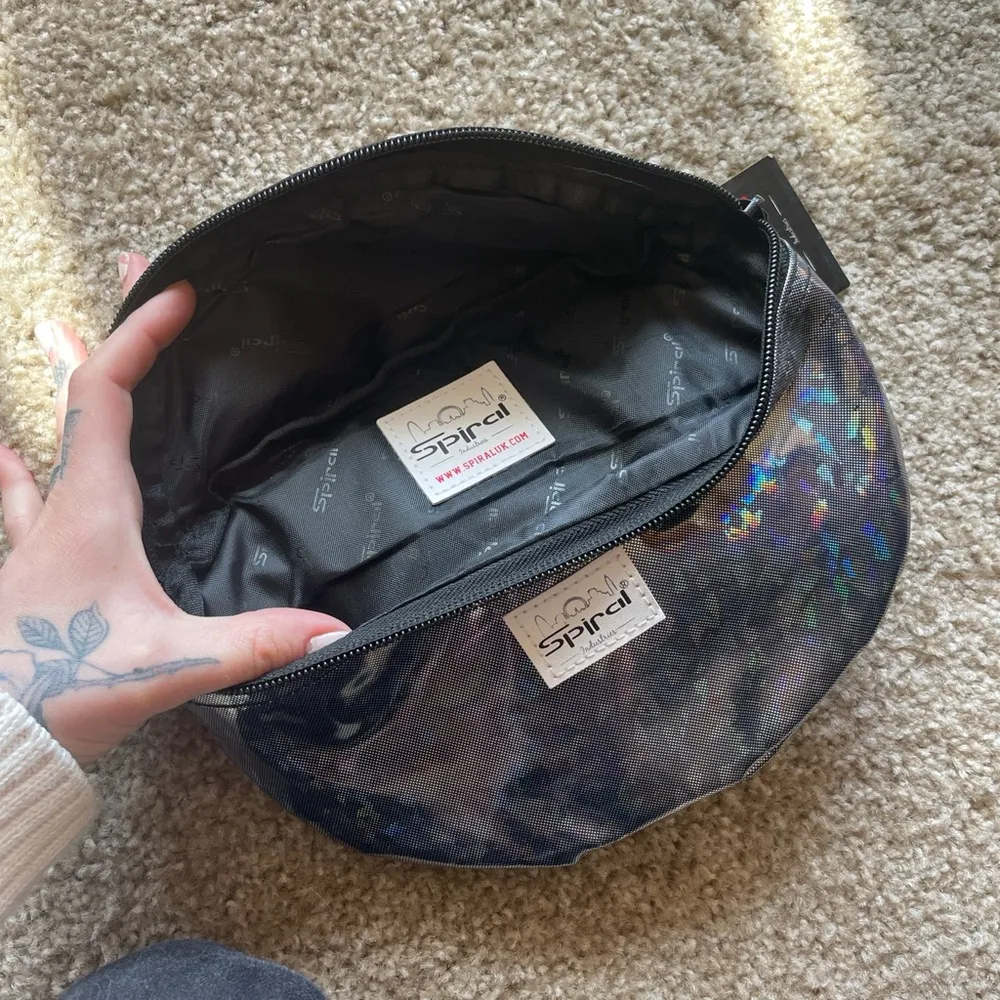 Pair of NEW iHeartRaves Fanny Packs - Image 10