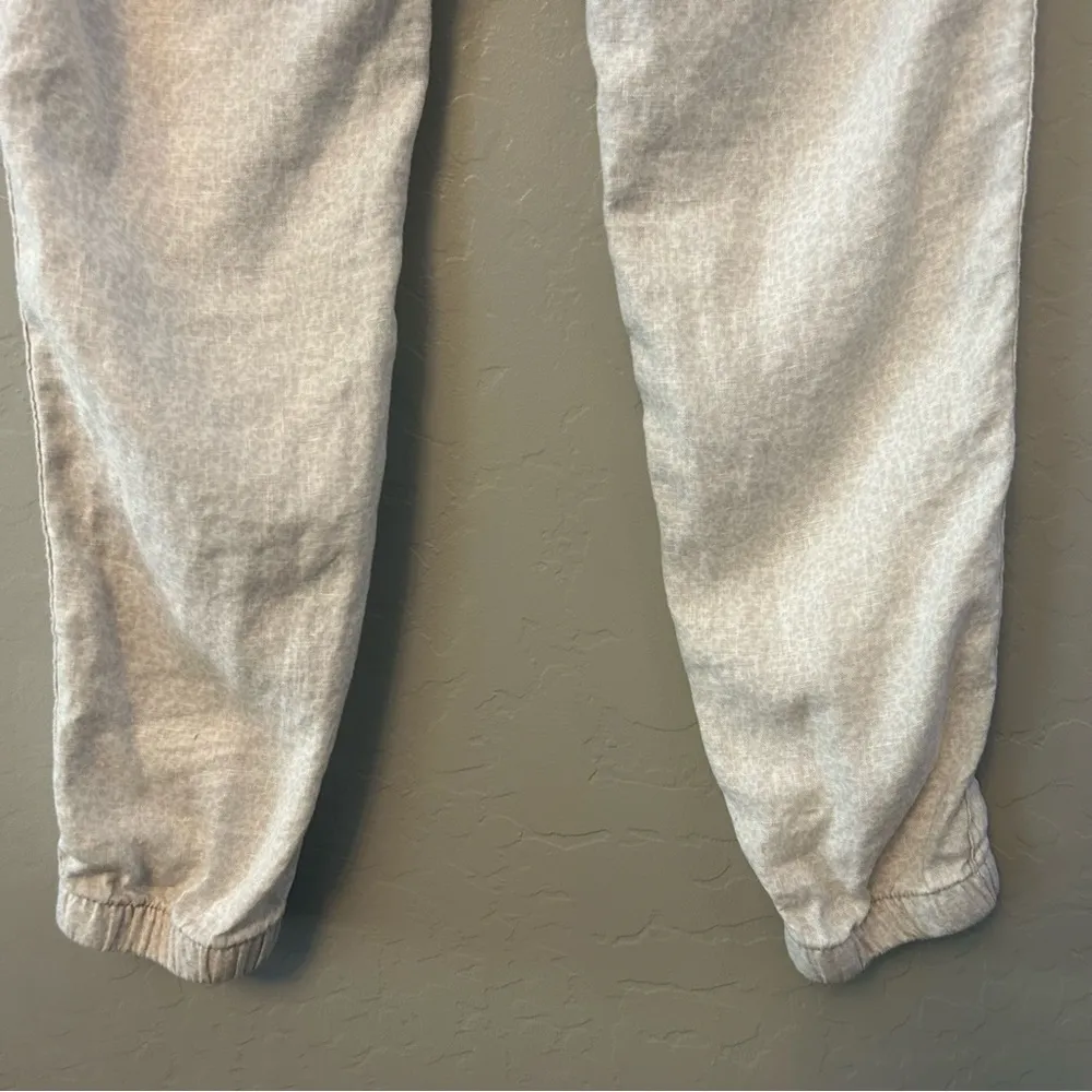 Athleta cabo linen jogger in micro cheetah abalone grey print size 4 - Image 16