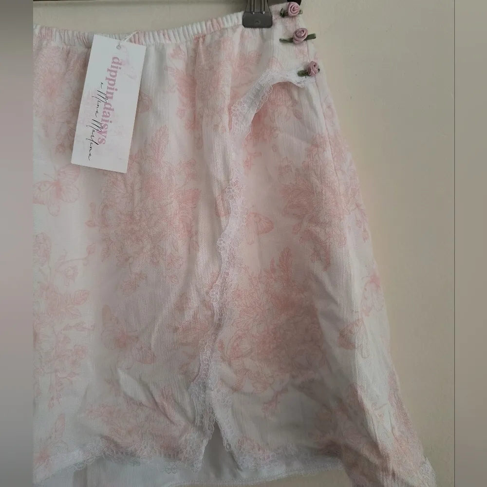 Dippin Daisy's White &  Pink Floral Lolita Lace Mini Skirt Small - Image 5