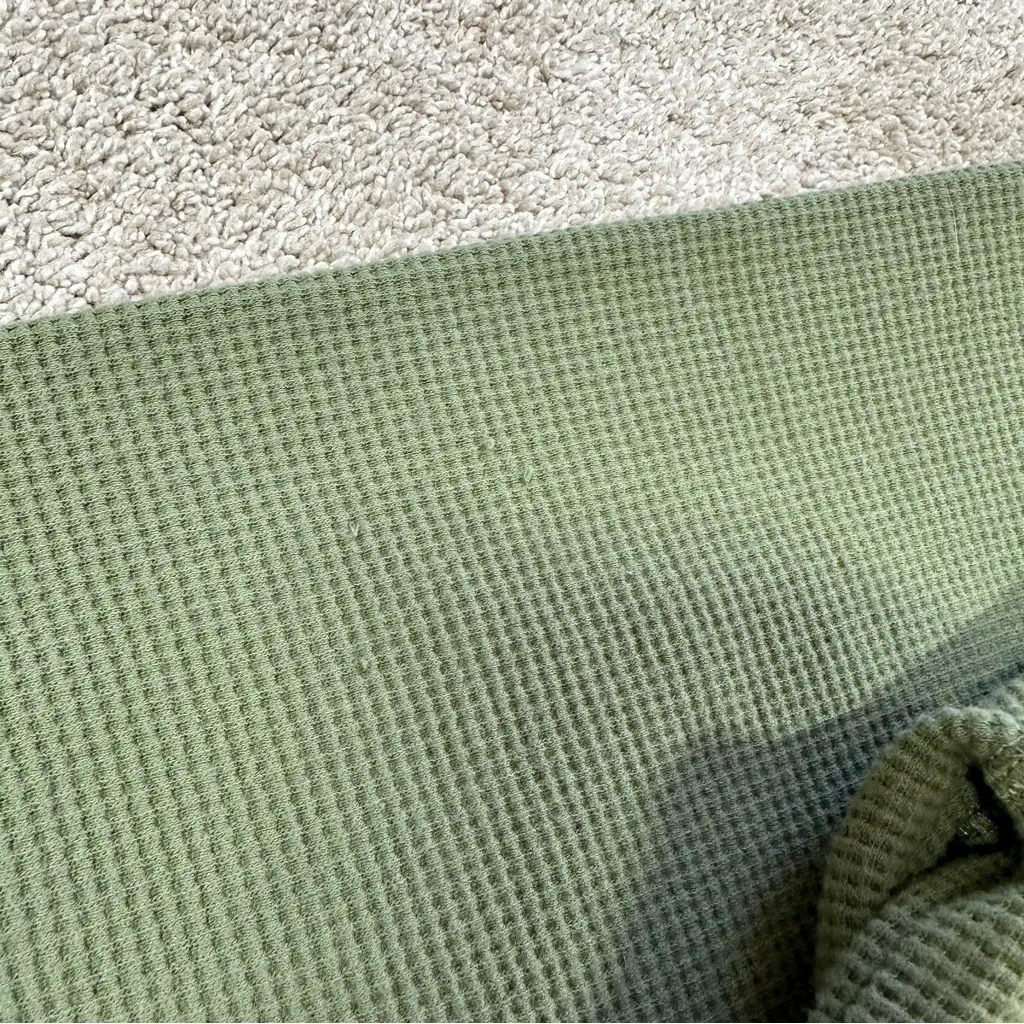 Madewell Women’s MWL Textured Waffle V-Neck Henley Sweatshirt in Faded Palm M - Image 12