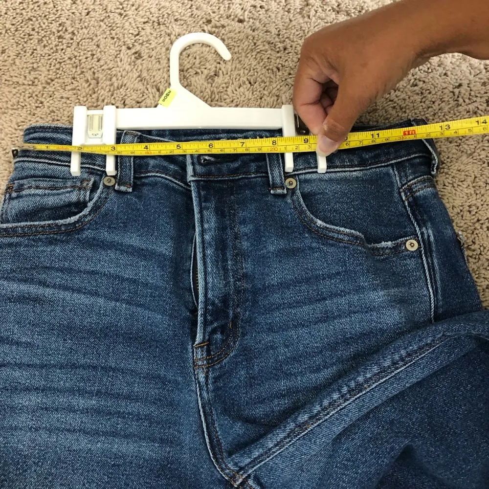 Women's American Eagle size two  Distressed Mom Jeans - Image 9