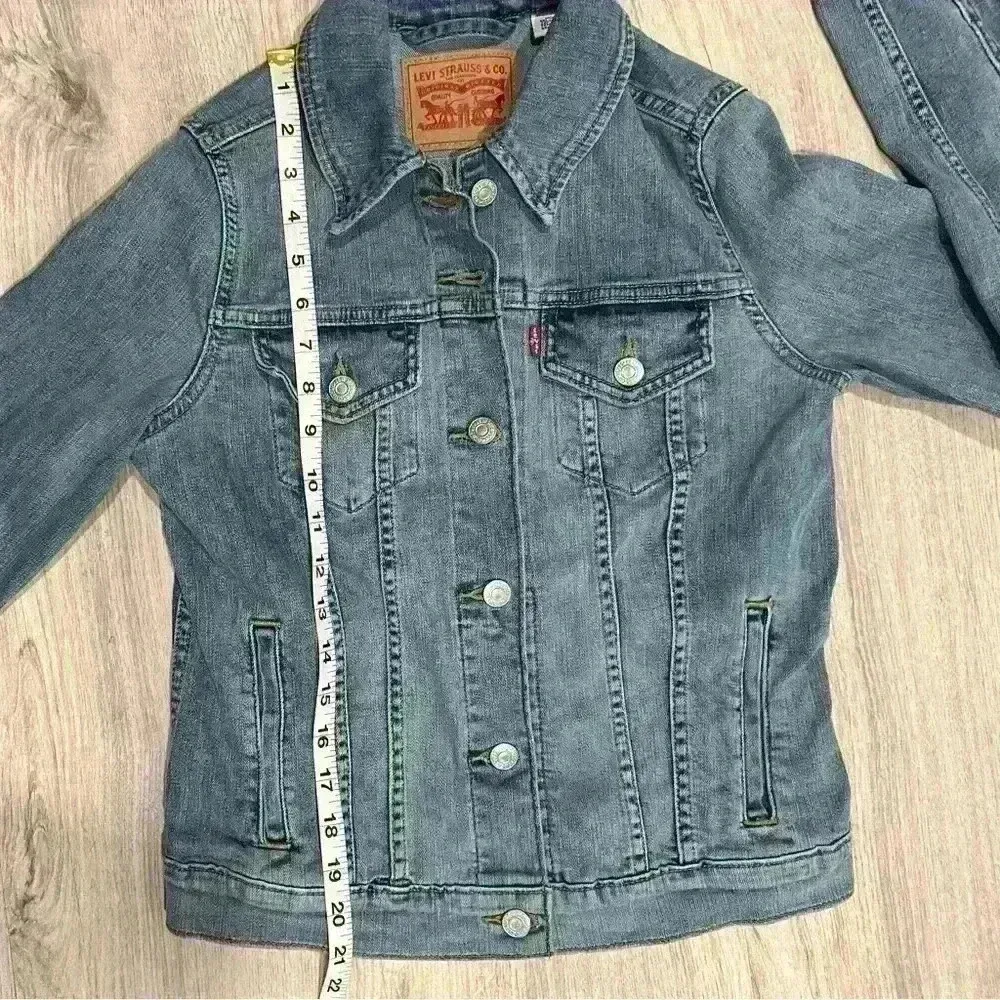 Levi’s Women’s Medium Wash Premium Denim Jean Trucker Jacket Levi Strauss Size S - Image 5