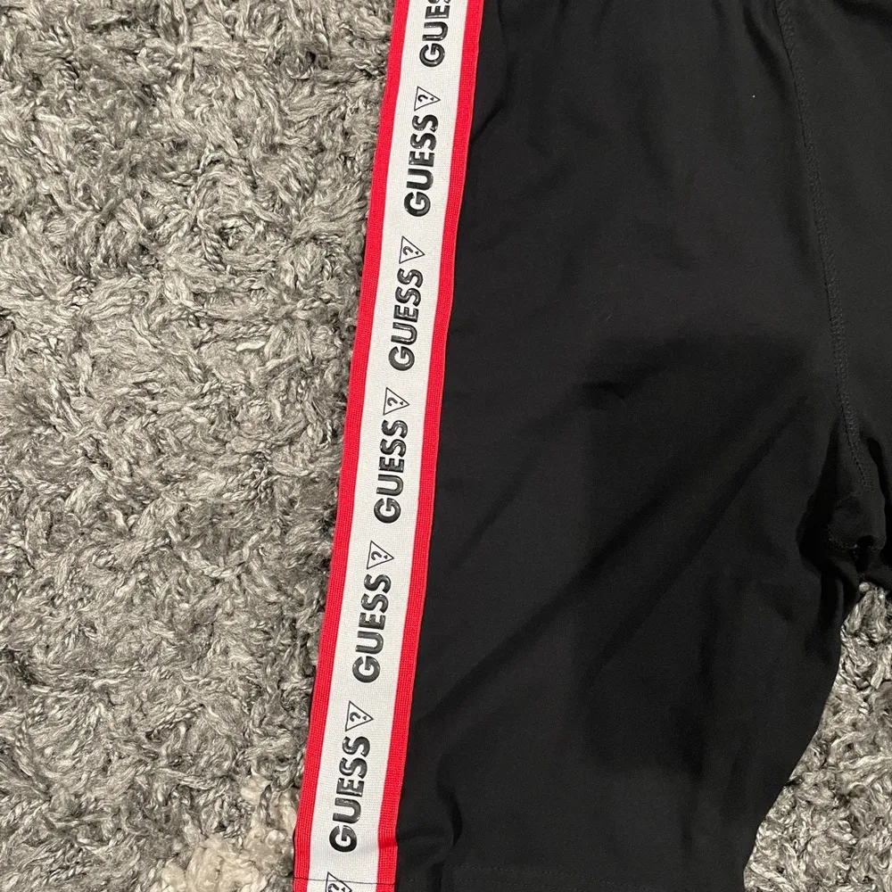 Authentic Guess? Red Tape Logo Women's Jet Black Biker Shorts Red/White Large - Image 3