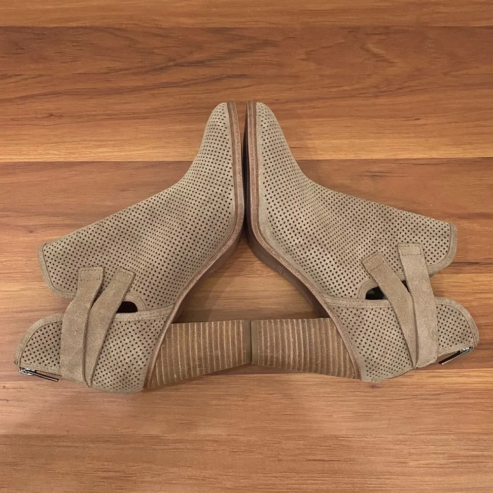 VINCE CAMUTO Perforated Tan Suede Heeled Booties Ankle Boots Women’s Size 7.5 - Image 5