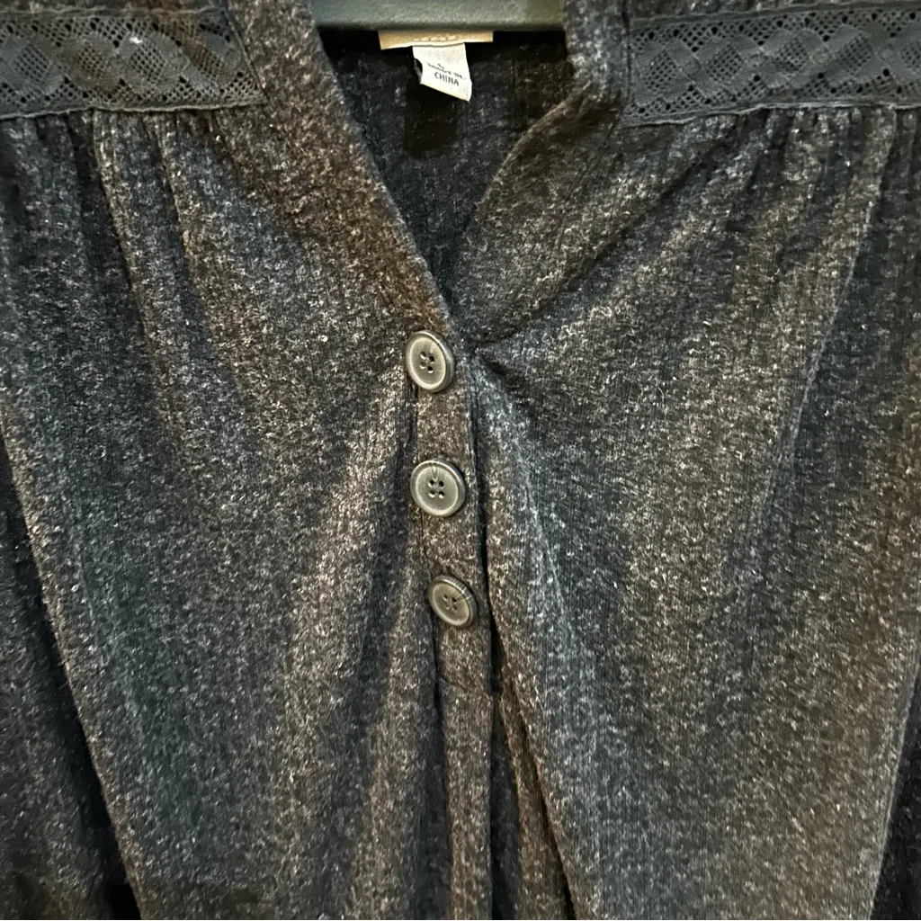 Como Vintage Women's Short-Sleeve Henley Shirt with Crochet Detailing - Image 4