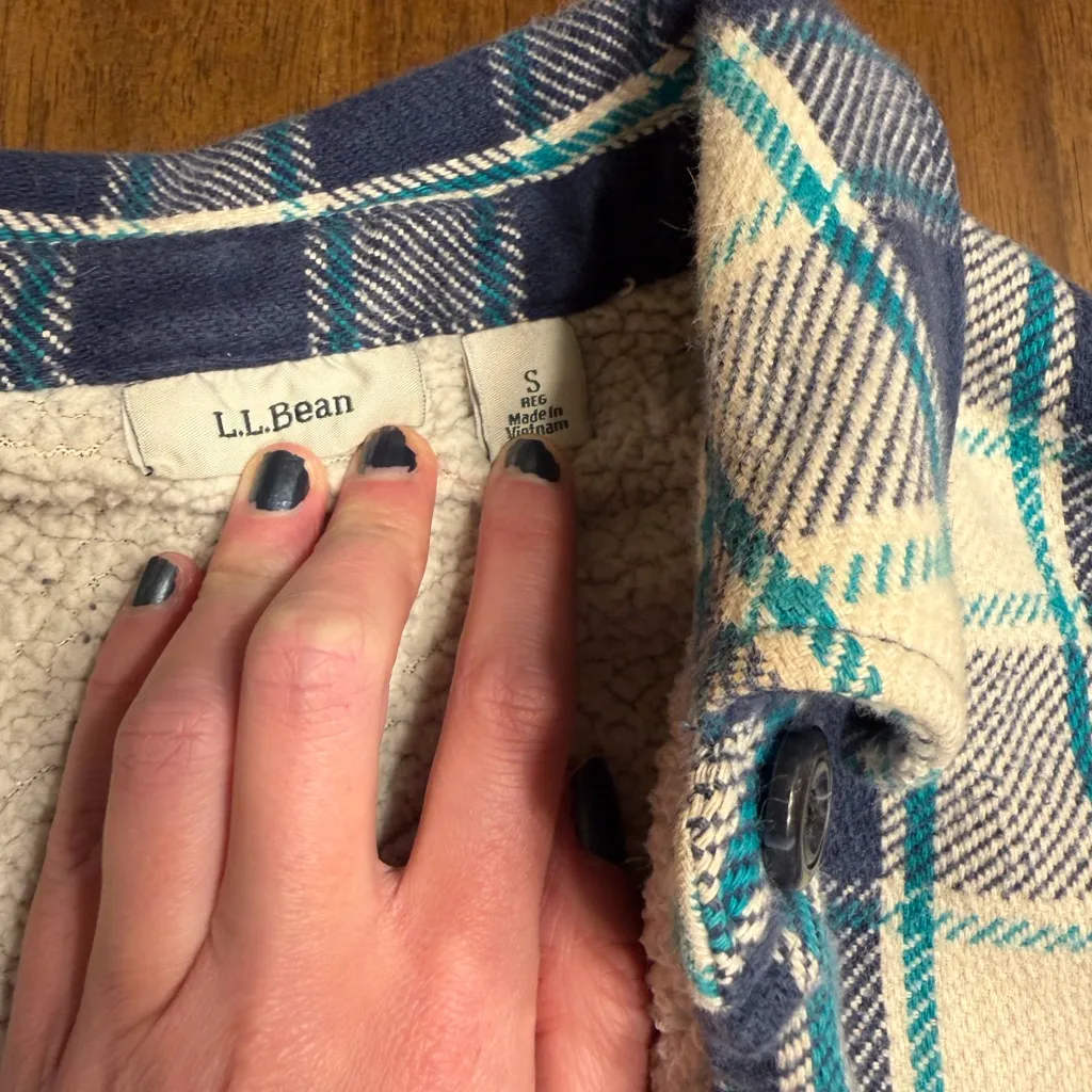 L.L. Bean Sherpa lined flannel Blue - Image 4