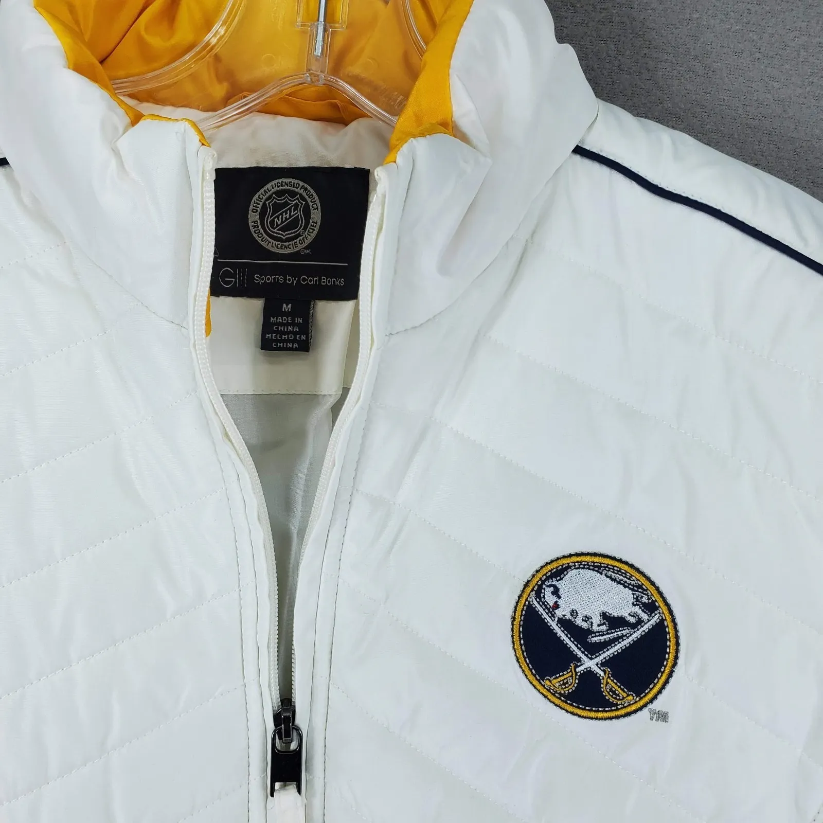 Buffalo Sabres Quilted Puffer Jacket Womens‎ Size M GIII Carl Banks White Logo Blue Size M - Image 3
