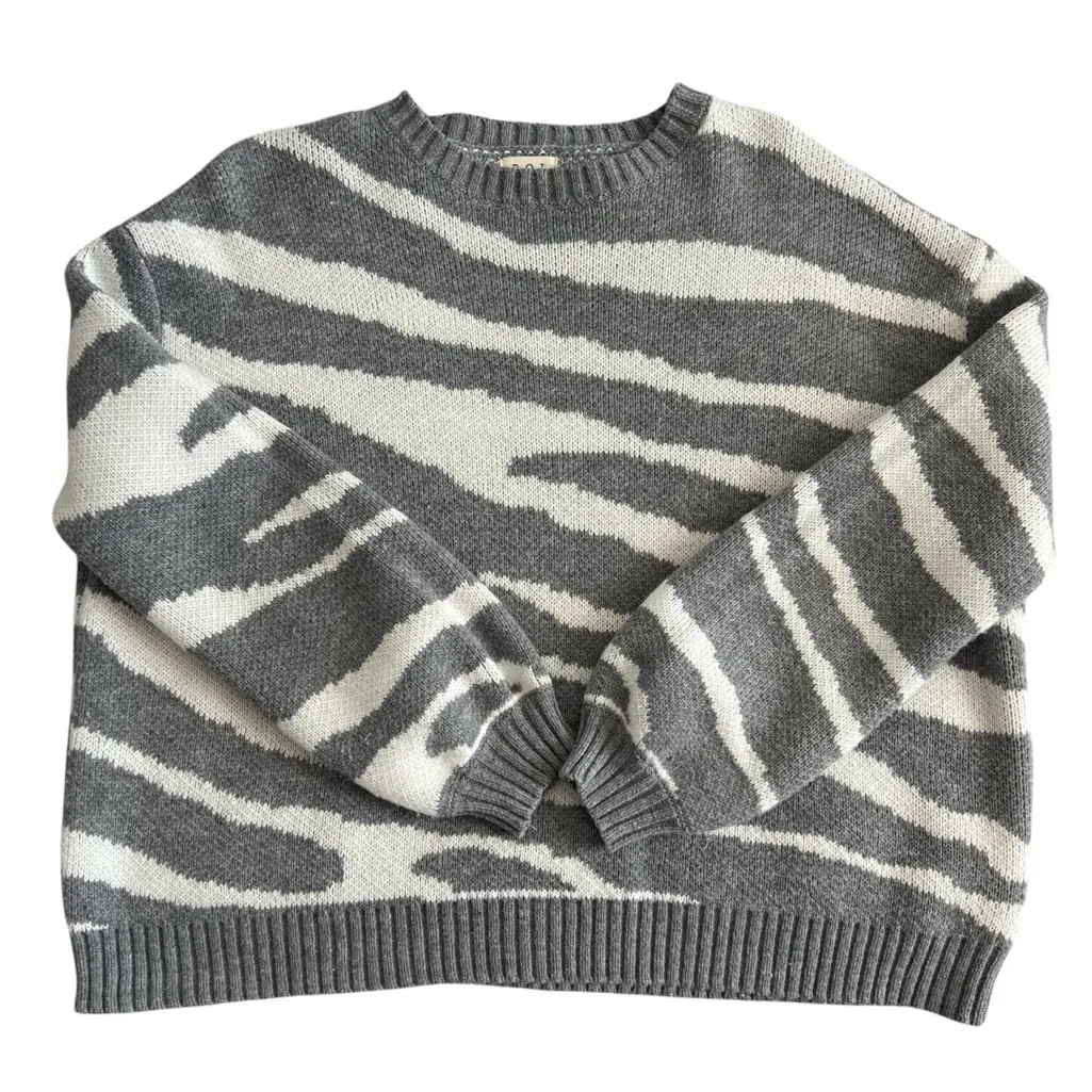 POL Zebra Print Knit Sweater Gray White Slightly Cropped Cozy Soft Size Medium - Image 8