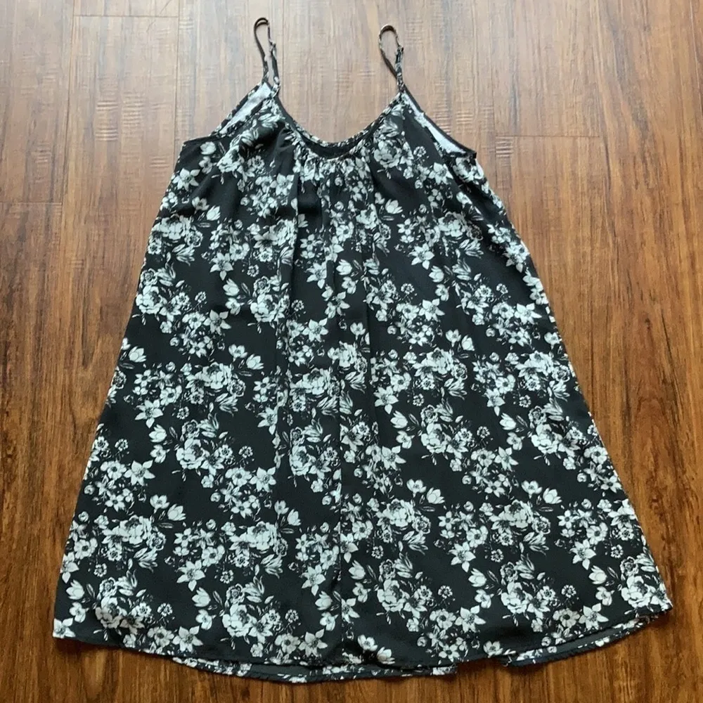 Skies are blue black and white floral slip dress‎ S - Image 4