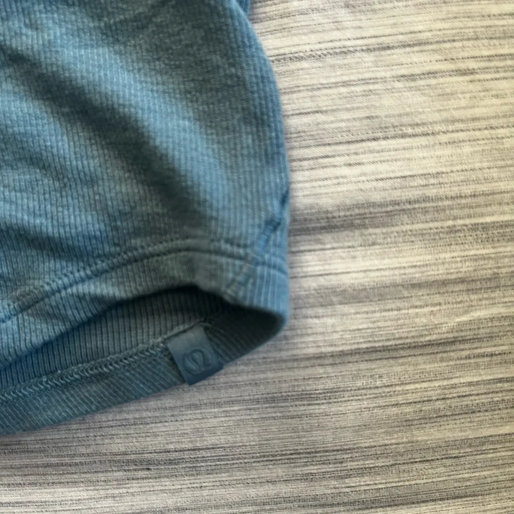 Lululemon hold tight cropped tank blue size 12 - Image 3