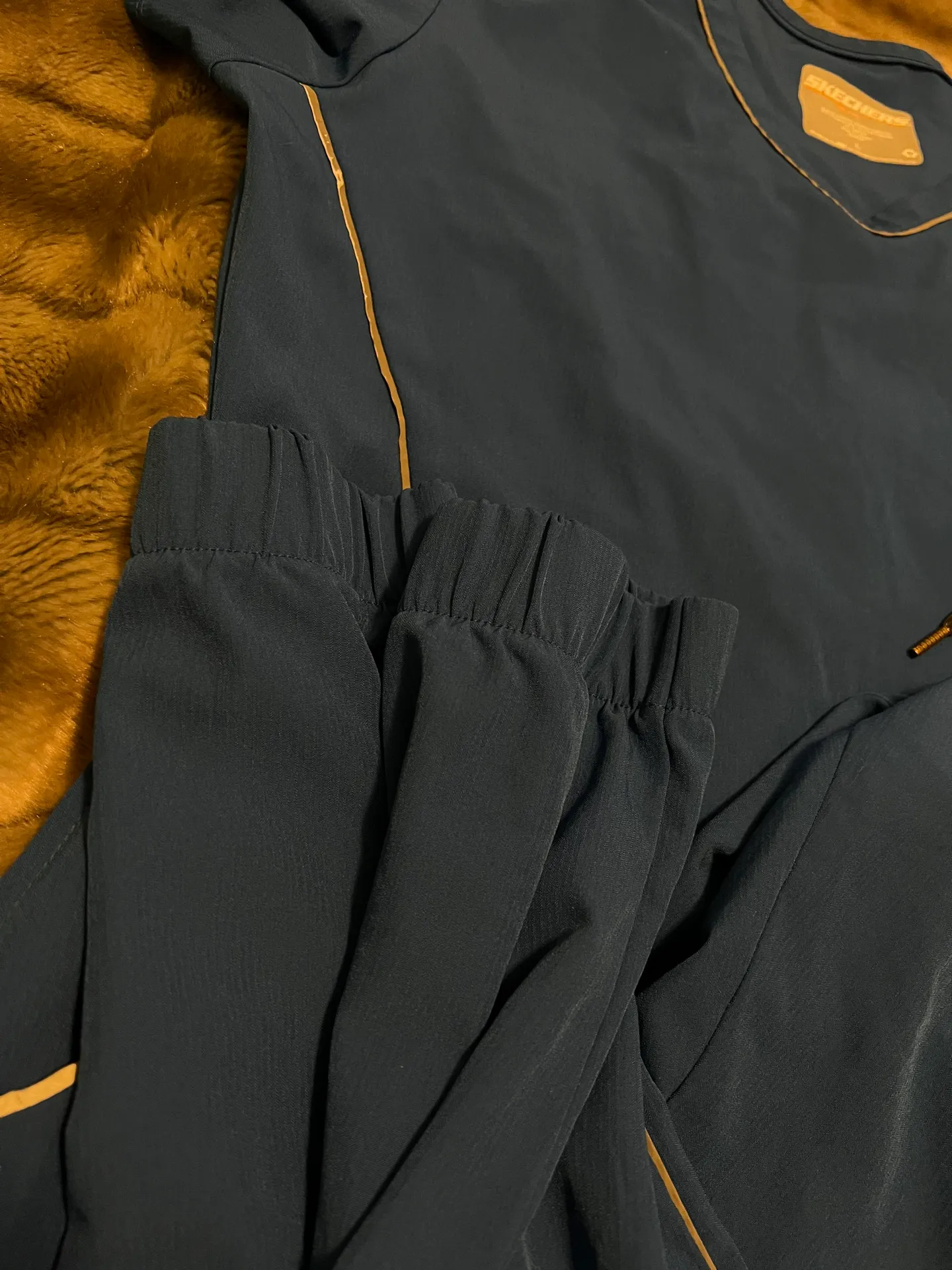 Skechers Scrubs Set - Image 2