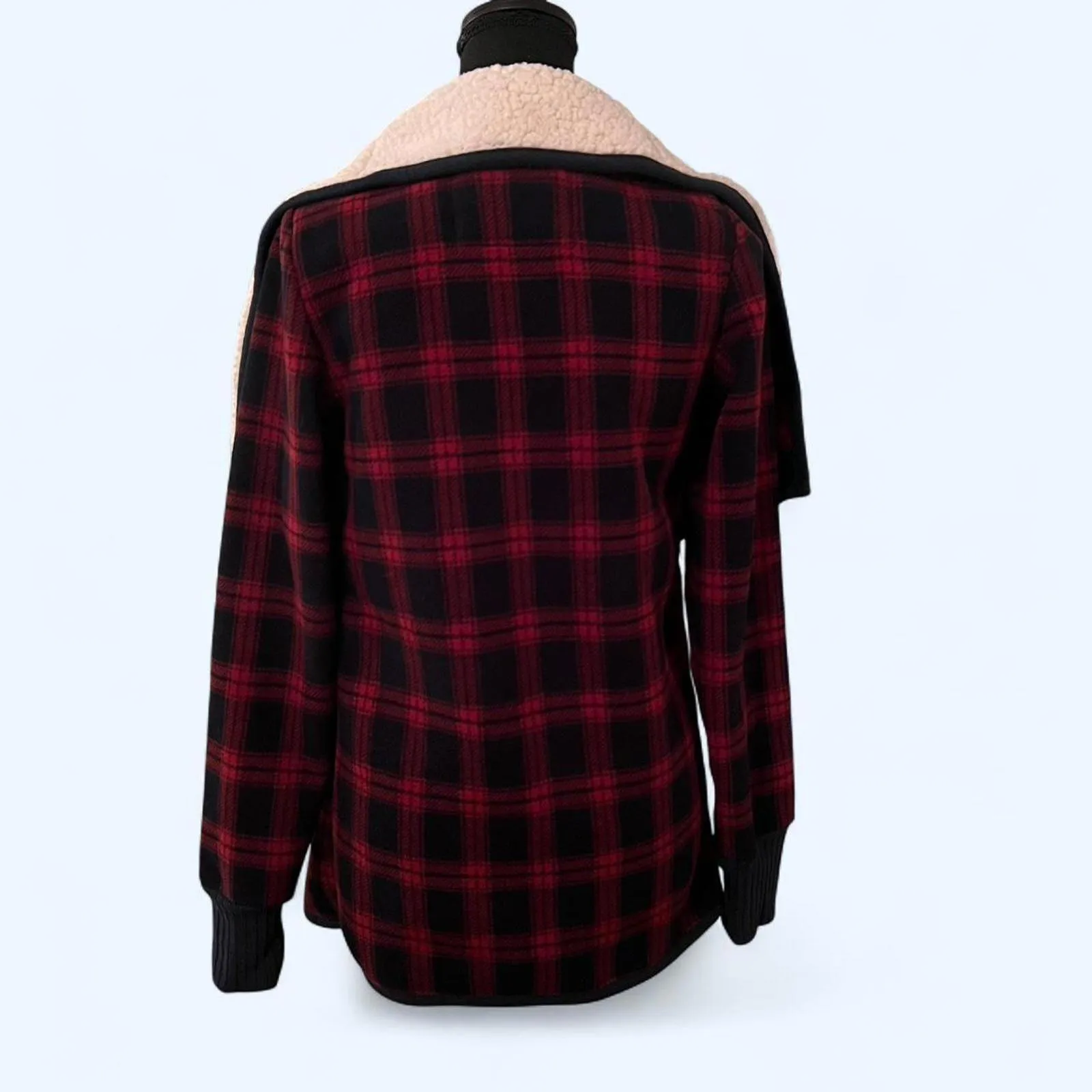 Abercrombie and Fitch red and black plaid sherpa lined jacket Size Small - Image 5