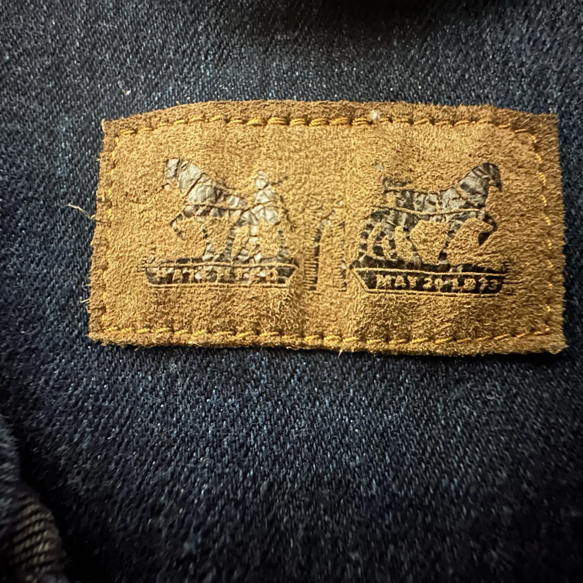 Levi Strauss & Co. Gold Label Women's Original‎ Trucker Jacket Dark Wash Size M - Image 8