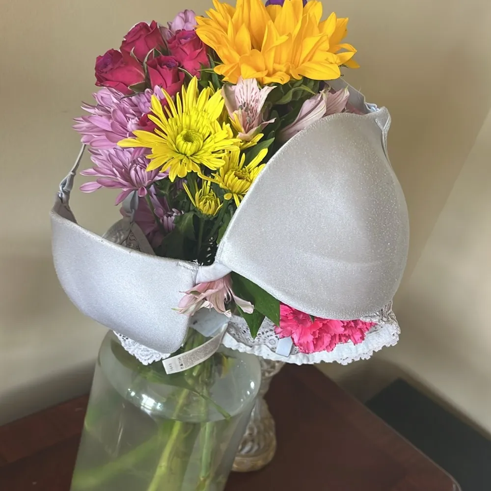 Elegant Gray Women's Lacey Bra Size undefined - Image 4