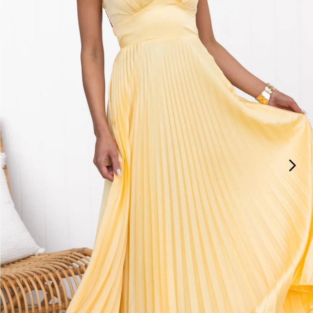 Elegant Yellow Maxi Dress Gold Size M - Image 3