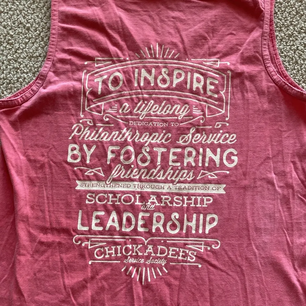 Comfort Colors Chickadees Chi Kappa Phi Pink Salmon Tank Top Size Small Like New - Image 7