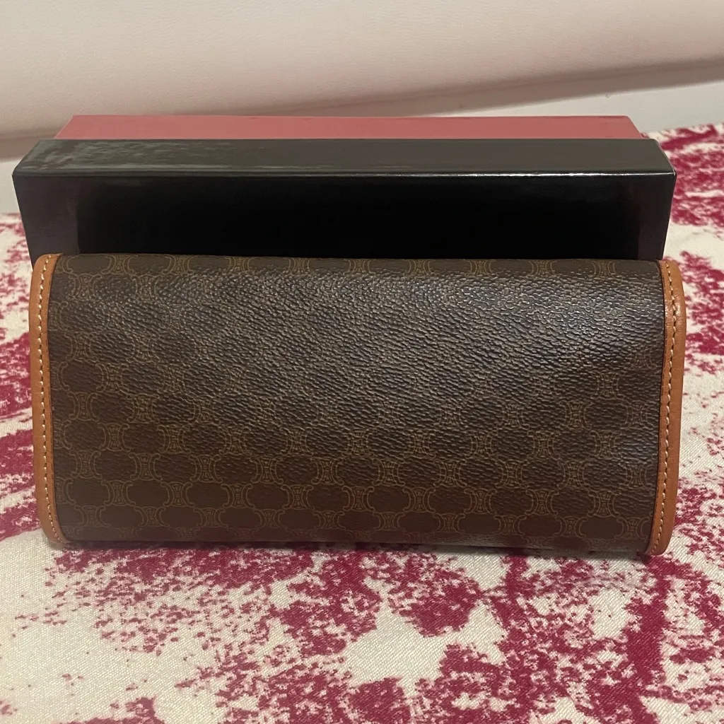 Celine Brown Leather Clutch with Tan Trim - Image 3