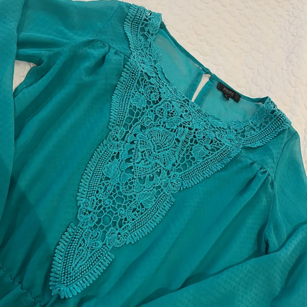 Women small Sheer blouse with embroidery trim peplum elastic bottom loose top Green - Image 6