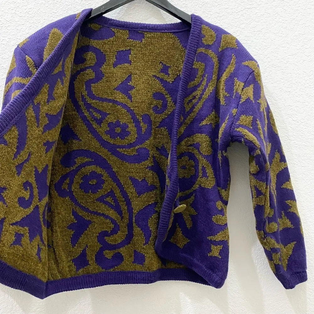 Vintage Purple/Gold Swirl Paisley Abstract One - Image 9