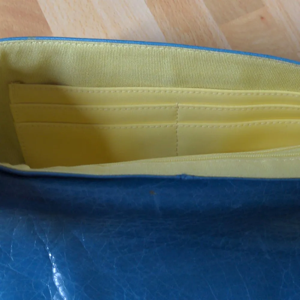 HOBO International Distressed Turquoise Buckle Leather Clutch Wristlet Handbag - Image 6