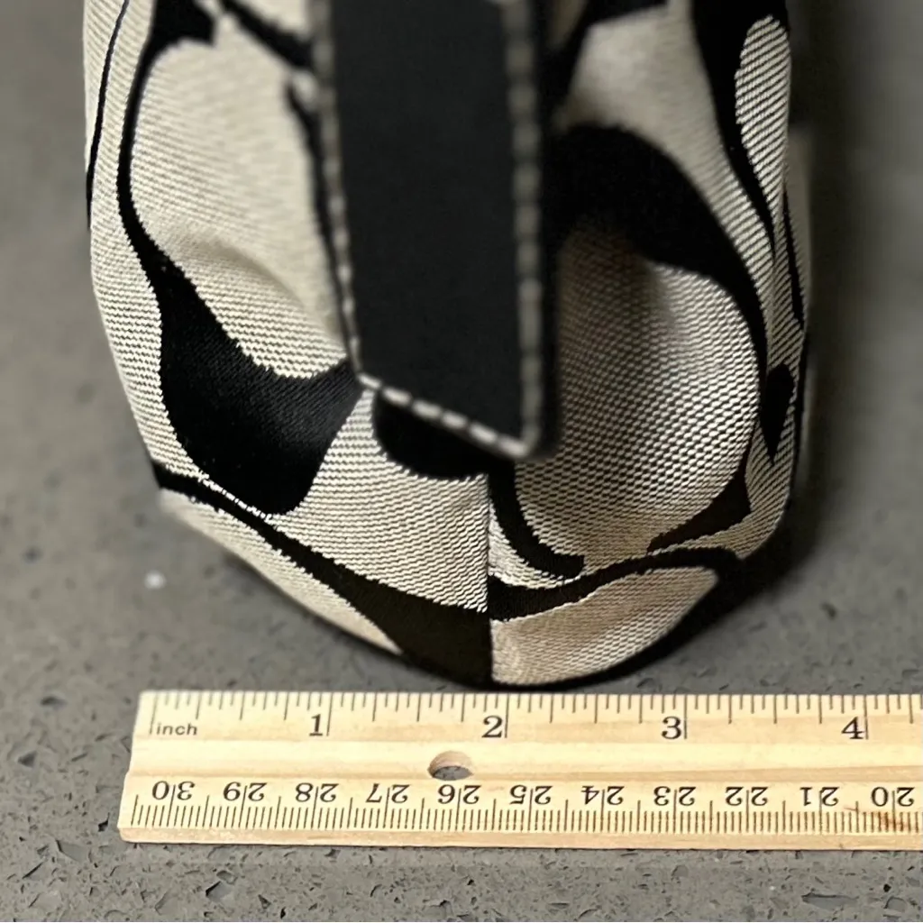 Coach Signature Shoulder Bag - Image 16