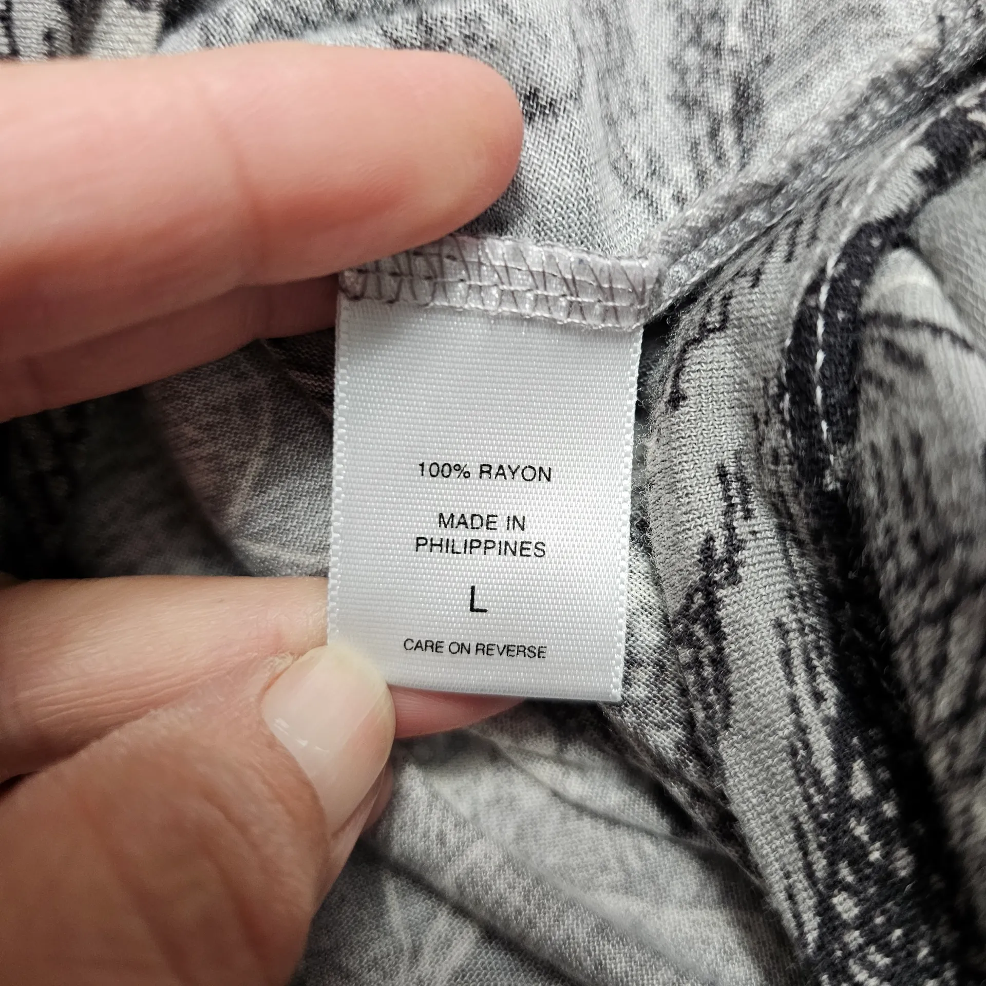 NY&CO Gray Floral Ruffle Tank Top Large Feminine Elegant Romantic Polished Work Black - Image 7