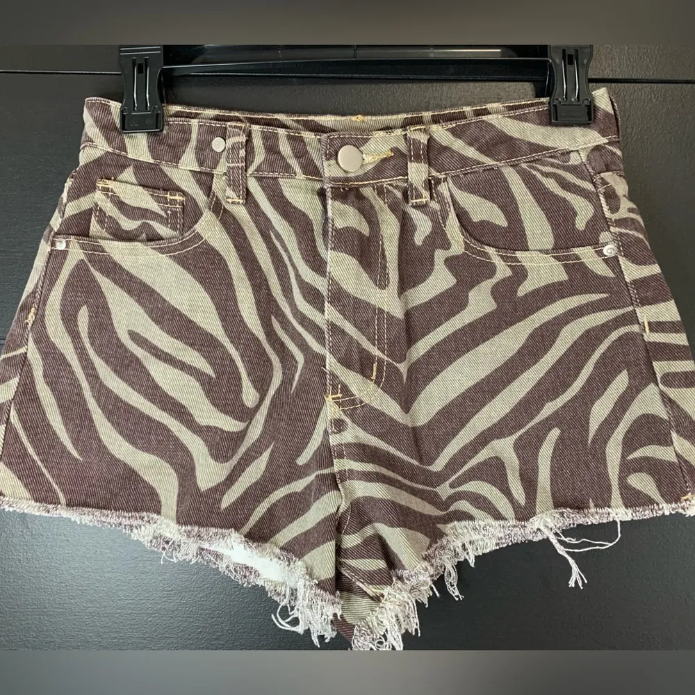 Unique Tiger Print Women’s Jean Shorts. Size XS. Like New! - Image 2