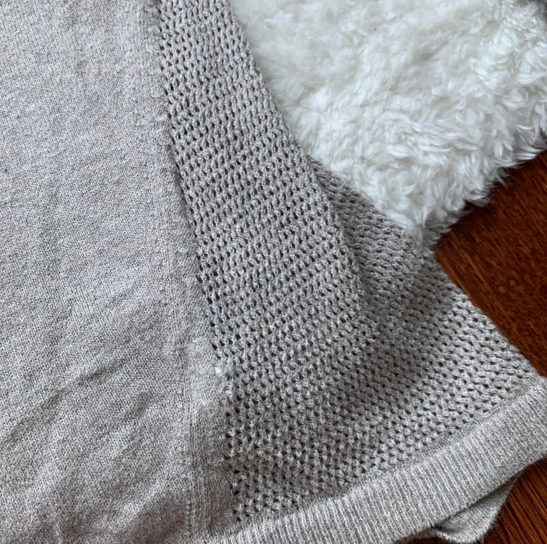 AEO Taupe Beige Crewneck Crochet Sweater Small EUC - Image 3