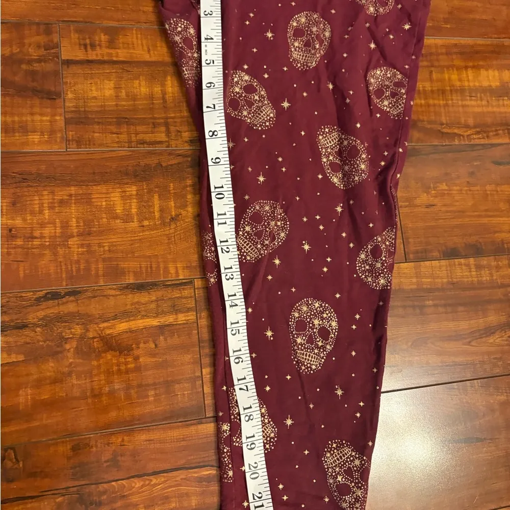 Torrid Gold Foil Star Sugar Skull Zinfandel Crop Leggings size 2x - Image 14