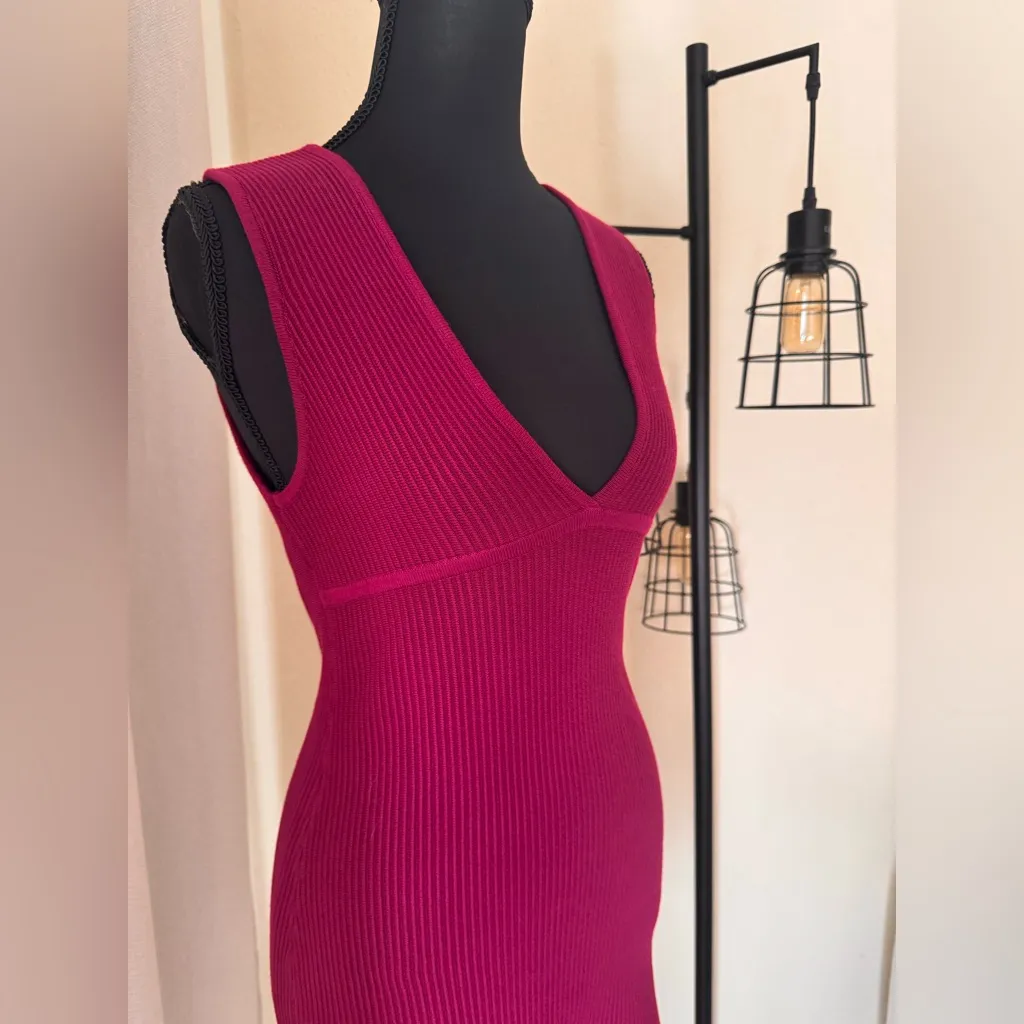 House of Harlow 1960 Fuchsia Pink Plunge V - Image 2