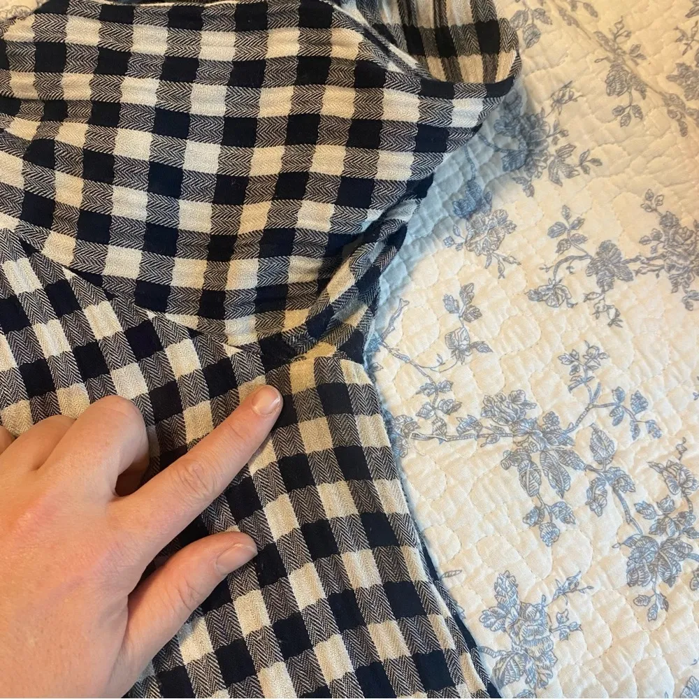 Lucky Brand Navy and White Gingham Print Blouse Size Medium - Image 8