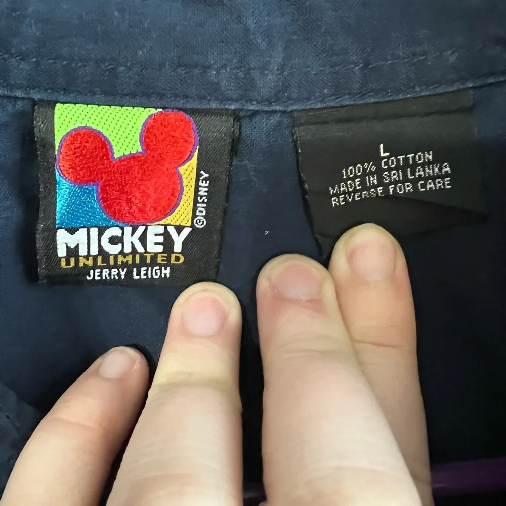 Mickey Unlimited Jerry Leigh Embroidered button up size large - Image 5