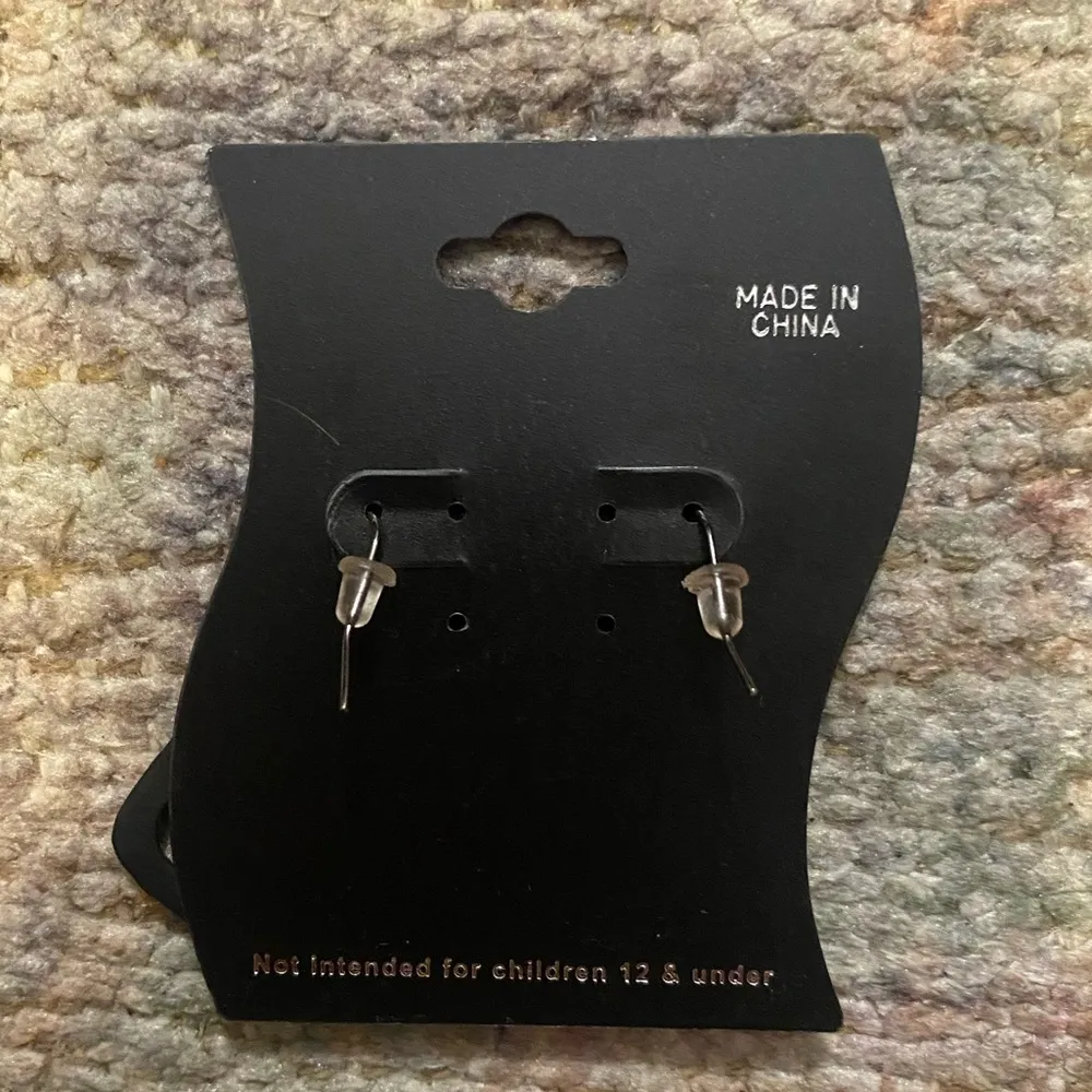 NWT!! Coordinating Scarf, Earring, and Watch Set Red - Image 6