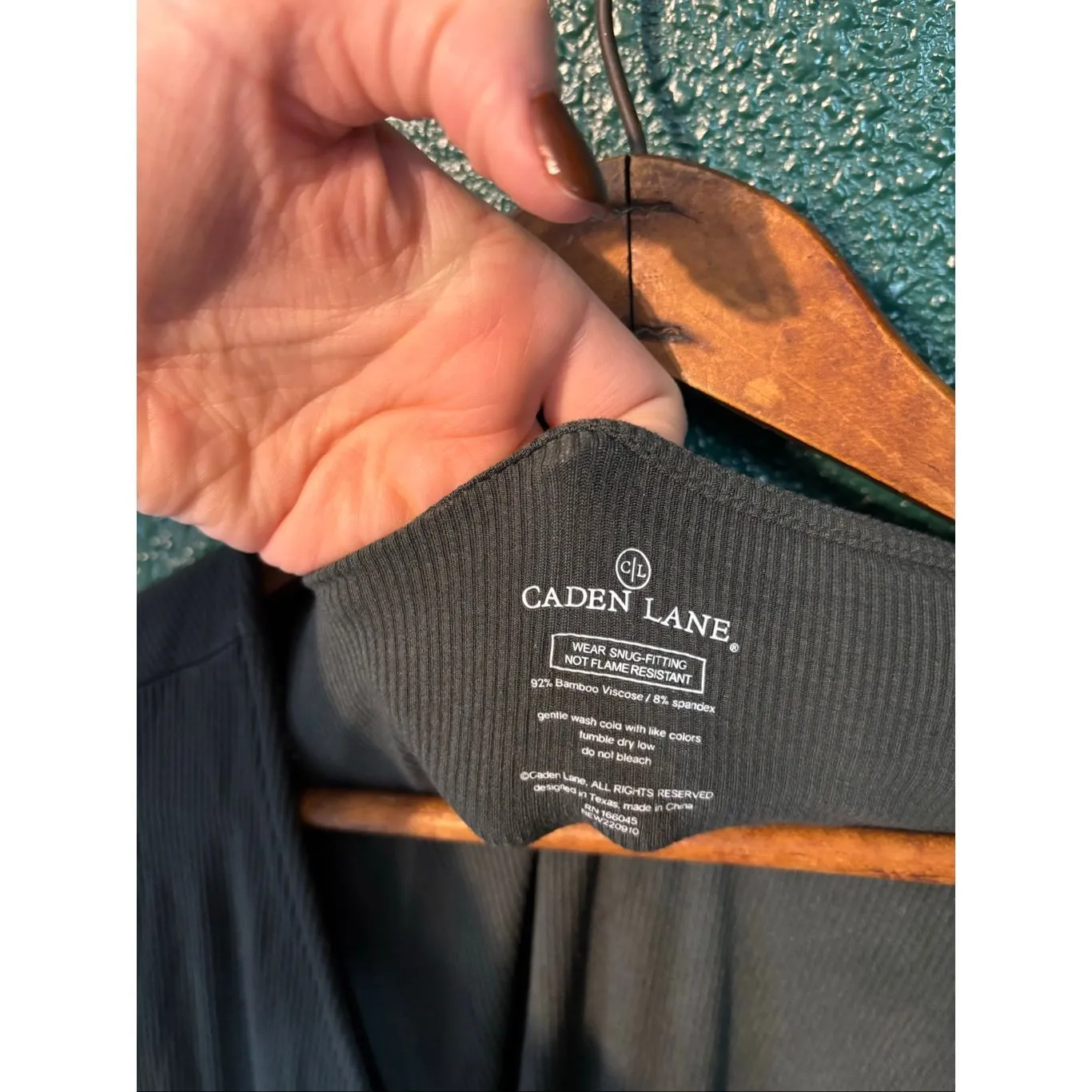 Caden Lane Maternity Robe Women's Green Viscose Stretch Long Sleeve Eco Friendly Size undefined - Image 2