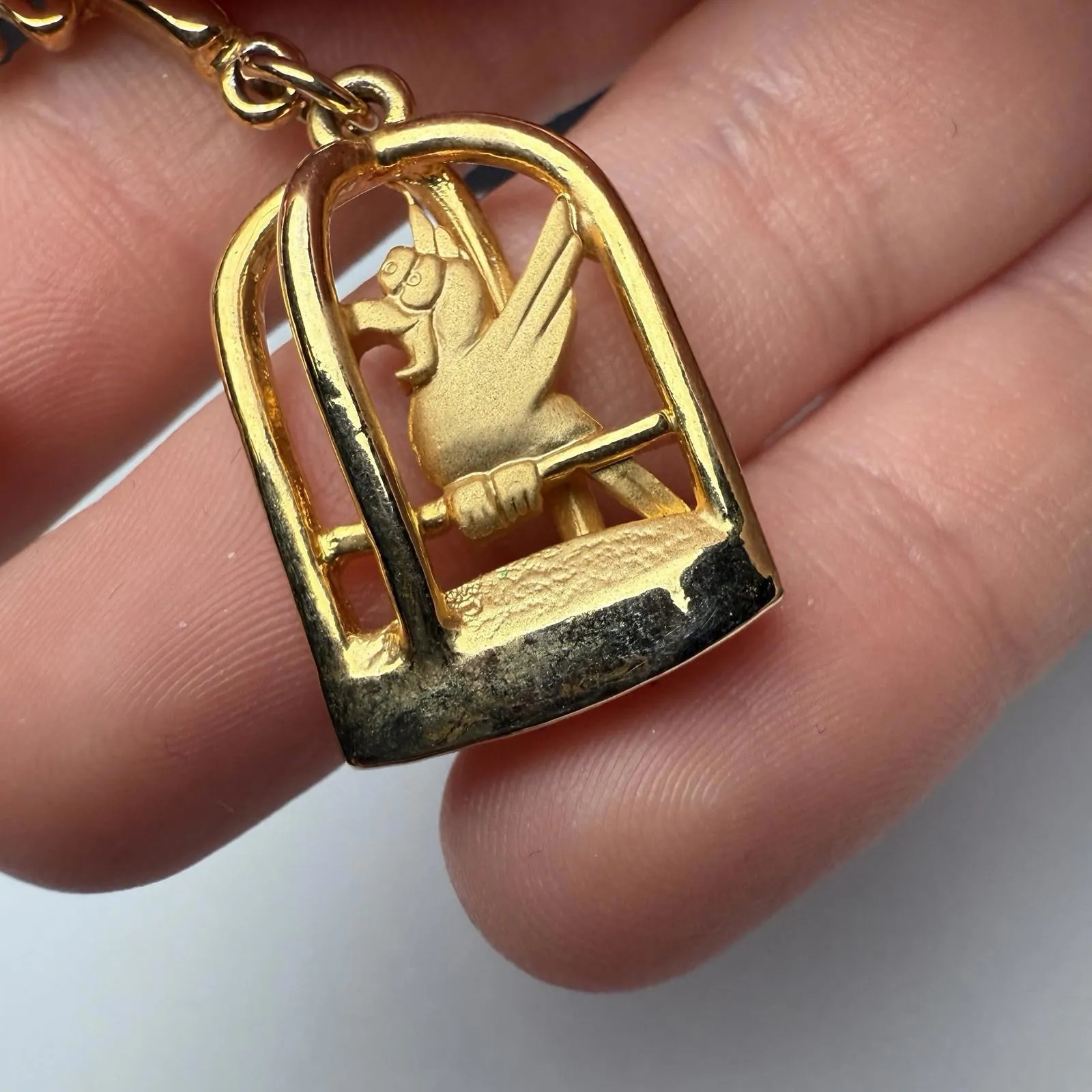 Signed JJ Cat Climbing Bird Cage Stand Gold Tone Brooch Pin Jonette Jewelry - Image 4