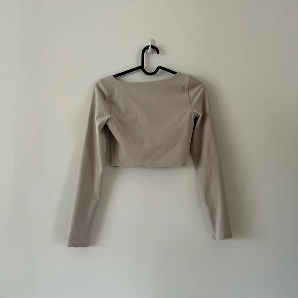 Vuori Long Sleeve Ruched Bra Womens Gray Beige Scoop Neck Top Size XS - Image 4
